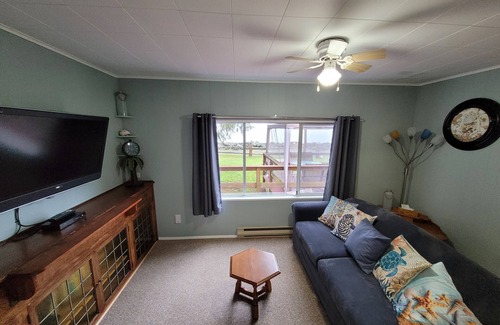 Regional District of Nanaimo House | Oceanfront Beachcroft House