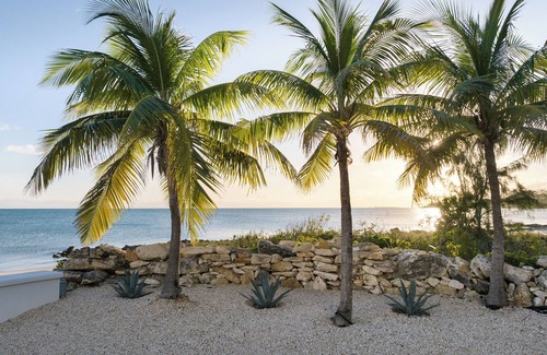 Venetian Road Settlement Villa | Oceanfront Bliss-3BR Escape