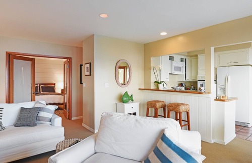 Los Angeles County Apartment | Oceanfront, Close to Santa Monica, Peace and Beauty.