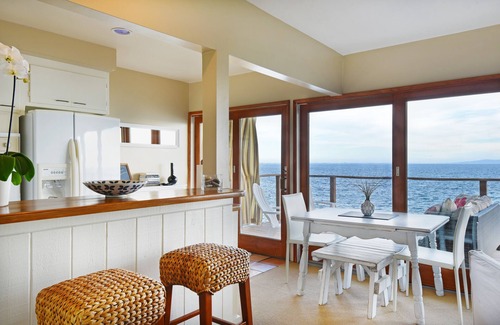 Los Angeles County Apartment | Oceanfront, Close to Santa Monica, Peace and Beauty.
