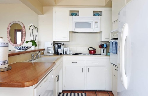 Los Angeles County Apartment | Oceanfront, Close to Santa Monica, Peace and Beauty.