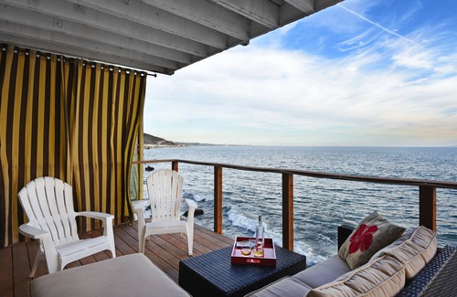 Los Angeles County Apartment | Oceanfront, Close to Santa Monica, Peace and Beauty.