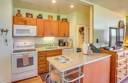 Maunaloa Condo | Oceanfront Condo w/Pool Access on Molokai!