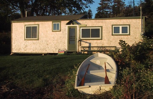 Friendship House | Oceanfront Cottage directly on the beach