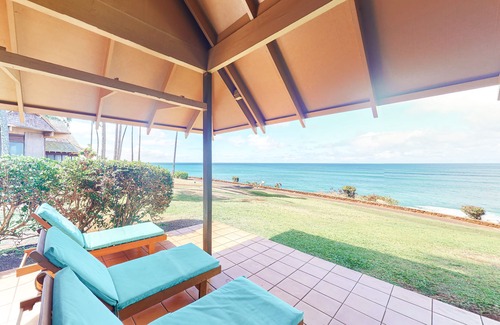 Maunaloa Condo | Oceanfront Cottage on Kepuhi Beach w/Ocean View, WiFi, Laundry & Shared Pool