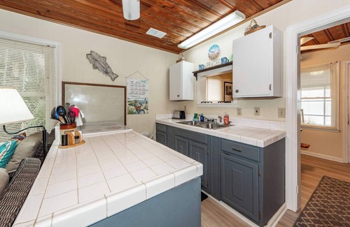 Edisto Island House | Oceanfront- Edisto Beach Cottage-Screen porch