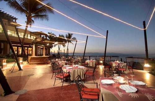 Flamingos Resort | Oceanfront Elegance: 3400 SqFt Penthouse with Jacuzzi Dec 21-28- Contact Host!