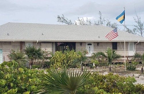 Great Exuma House | Oceanfront Exuma Retreat 2BR/2.5BA Secluded Beach Deck WiFi AC!