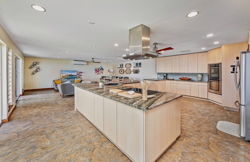 Kahalu u House | Oceanfront Gem in the Beautiful Kaneohe Dream Home Paradise Family Retreat