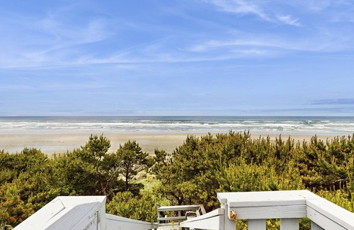 Oregon Coast House | Oceanfront Home with Stunning Views & Private Beach Access - Dogs OK