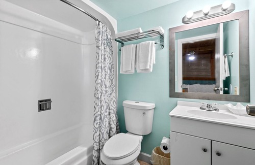 Fort Pierce Hotel | Oceanfront Inn Room #5 - Standard Room - King Bed
