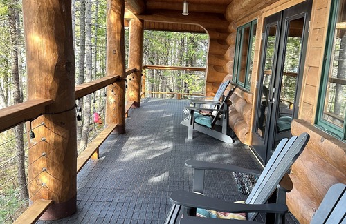 South Gouldsboro Cabin | Oceanfront Log Cabin “Great Timbers”