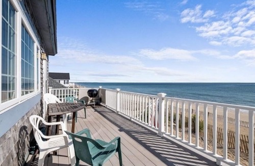 Salisbury Cottage | Oceanfront penthouse with deck and spectacular views!