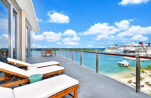 Nassau Apartment | Oceanfront Three Bedroom Apartment with full Kitchen, Living and Dining Room.