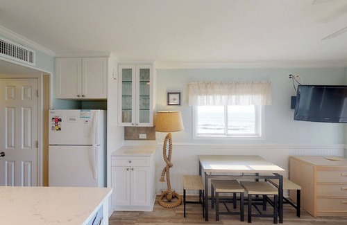 Charleston County Condo | Oceanfront, Top Floor/Corner Sea Cabin, Gorgeous Views with Pool