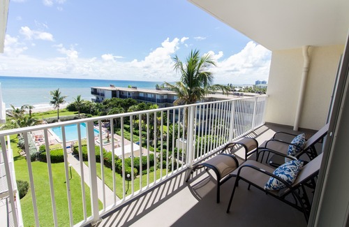 Central Beach Condo | Oceanfront! Views from every room! 2/2 recently updated in beautiful Vero Beach