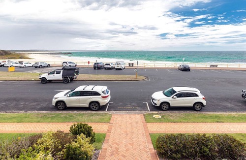 Forster Apartment | Oceanic 3 - On The Beach!