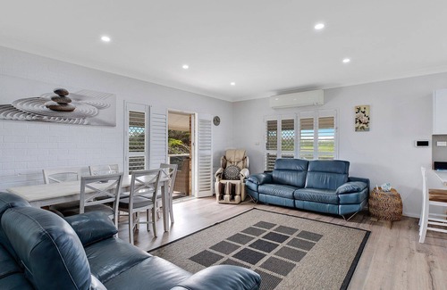 The Entrance North House | Oceans Oasis only 50m to the sand of The Entrance Beach
