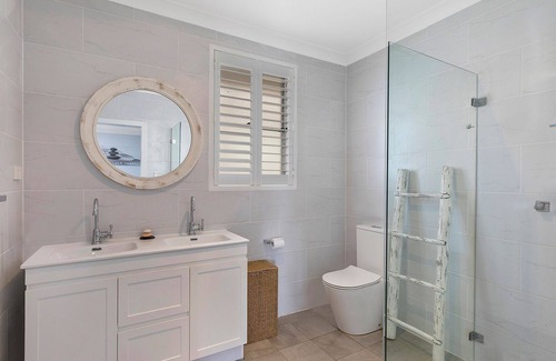 The Entrance North House | Oceans Oasis only 50m to the sand of The Entrance Beach