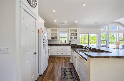 Ocean Hill House | Oceanside: Private Pool, Hot Tub, Game Room, Dog Friendly! Sat-Sat
