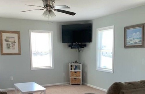 Rodanthe Cottage | Oceanside. Short walk to Ocean/Sound. Includes fishing passes on pier.