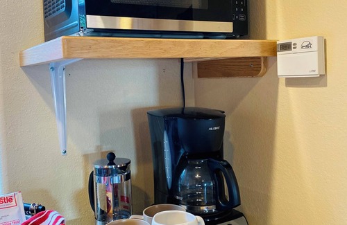 Kodiak Apartment | Oceanspray:2-bdrm apartment where you'll feel the ocean spray!