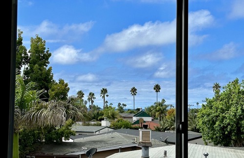 Fire Mountain House | Oceanview Beach Getaway