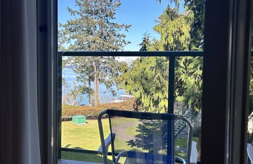 North Oyster Apartment | Oceanview One Bedroom suite at the Inn of the Sea in Ladysmith!