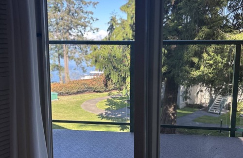 North Oyster Apartment | Oceanview One Bedroom suite at the Inn of the Sea in Ladysmith!