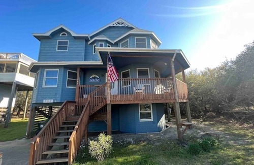 Ocean Sands House | OceanViews, 7 Bedroom ~ HotTub, Oceanside quiet neighborhood with community pool