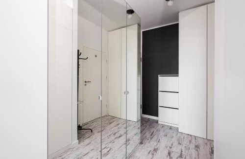 Ochota Apartment | Ochota City View Stylish Studio by BookingHost