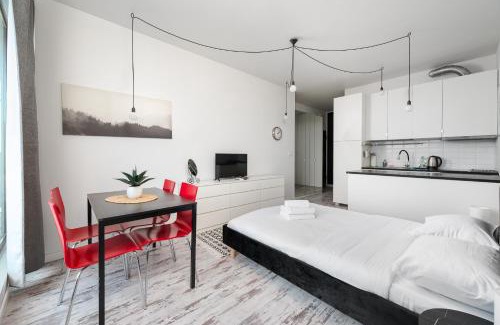 Ochota Apartment | Ochota City View Stylish Studio by BookingHost