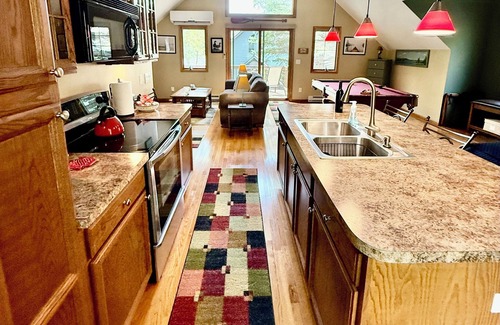 Lake Leelanau House | Oct 14-Nov 14 open, for a relaxing fantastic, waterfront getaway for 2.