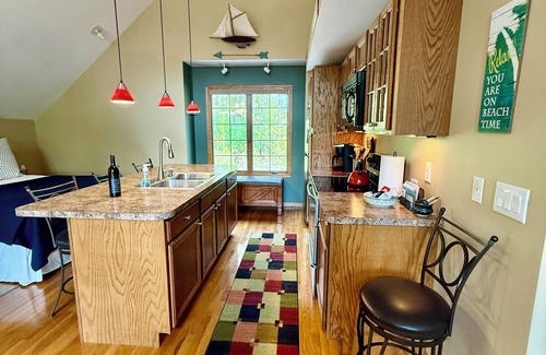 Lake Leelanau House | Oct 14-Nov 14 open, for a relaxing fantastic, waterfront getaway for 2.