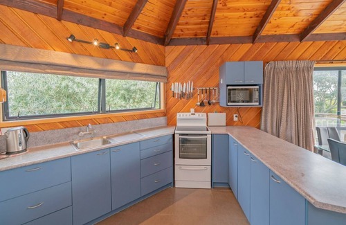 Matarangi House | Octagon by the Beach - less than 100m to Matarangi Beach