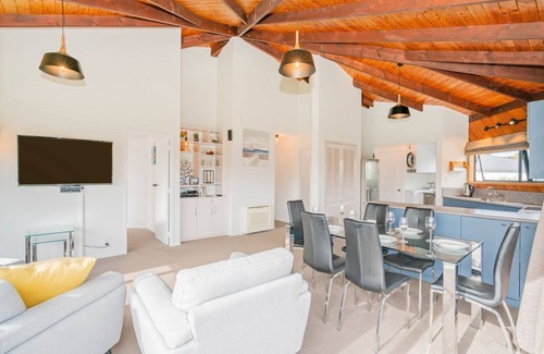 Matarangi House | Octagon by the Beach - less than 100m to Matarangi Beach