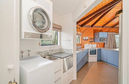 Matarangi House | Octagon by the Beach - less than 100m to Matarangi Beach
