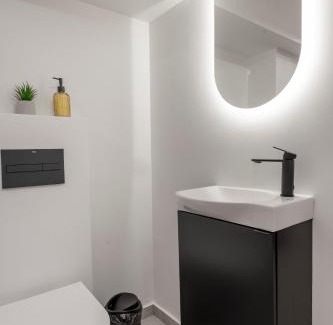 Attiki Apartment | Oculus Kolonos Suites by Live&Travel
