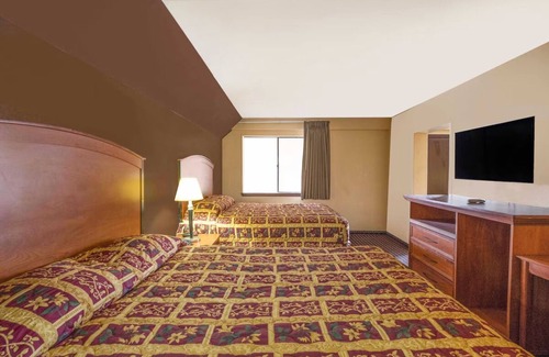 Odessa Hotel | Odessa Room Near Gertrude Bruce Center w/Free Parking