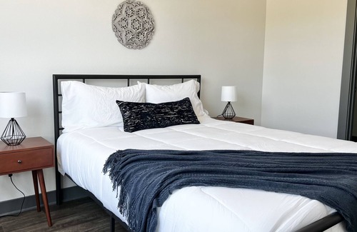Des Moines Apartment | ✧Odyssey at Keystone | Stylish 1BD Apartment✧