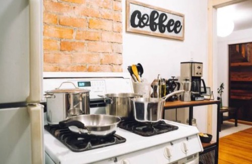 Kitsilano Apartment | ♡of Kits:2BR Pet Friendly Heritage Rustic Chic Apt