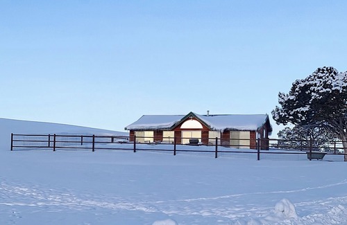 New Castle Cabin | Off grid,fenced yard,.great views and pups stay free
