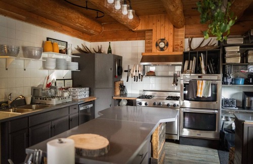 Rock Lake House | Off Grid Mountain Lodge - Cabins - Sauna - Hot Tub - Fishing