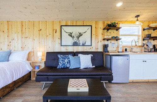 Whitehall Other | Off-grid tiny home in apple orchard with million-dollar mountain views!