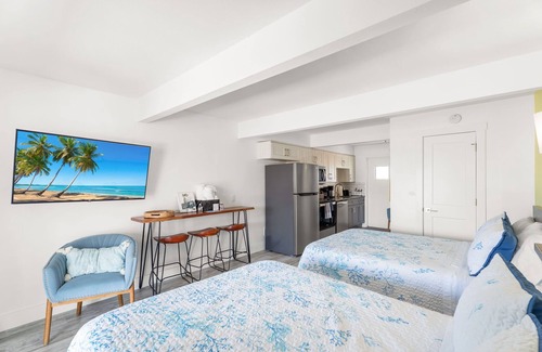 Saint James City Hotel | Off the charts Inn - Double Efficiency Room