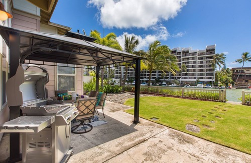 Hawaii Kai Condo | Ohana Kai: Modern Water Front Condo w/Gorgeous Views, A/C, Yard, & Shared Pool
