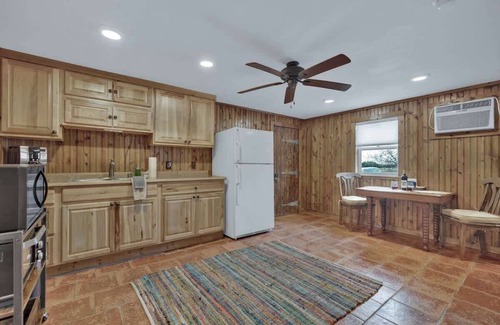 Fredericksburg Cabin | Ohana Ranch Cabin - 12 Minutes to Historic Main St