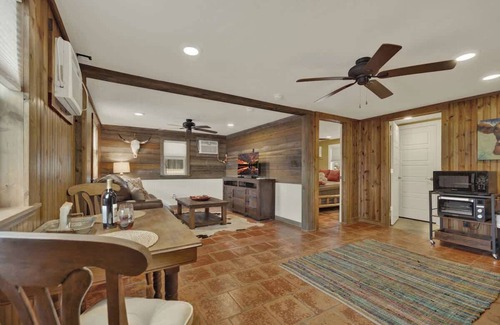 Fredericksburg Cabin | Ohana Ranch Cabin - 12 Minutes to Historic Main St