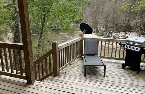 Collins Cabin | Okatoma River Cabin/Convenient Location
