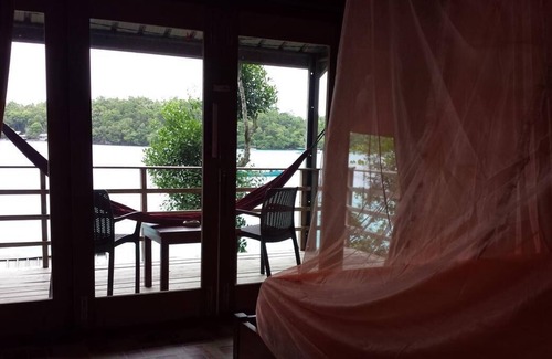 Sabang House | Olala Café & Bungalows has a great location, right on the sea.